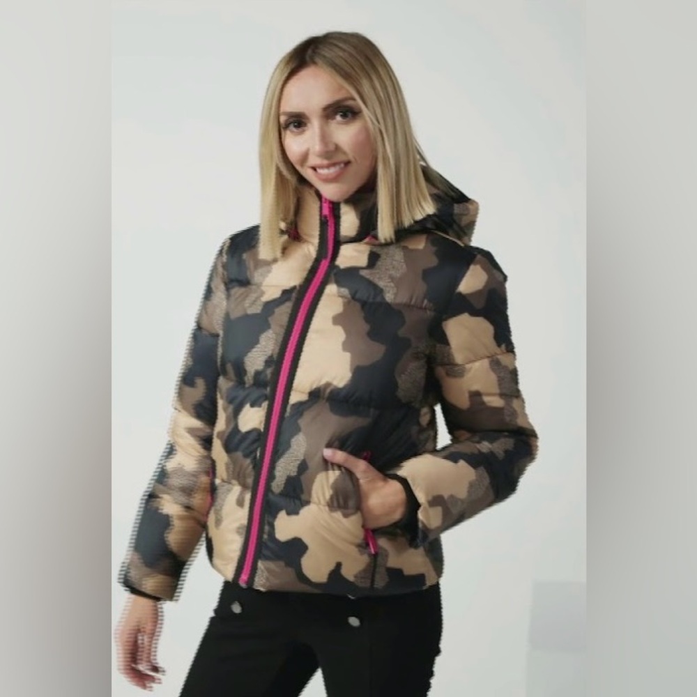 G by Giuliana Camouflage Puffer Jacket w/ Hood Vibrant Pink Lining and zipper XL